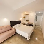Pensión Abril 4*