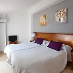 Abril 招待所 4*