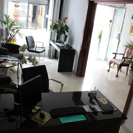 Casa de hóspedes Abril 4*